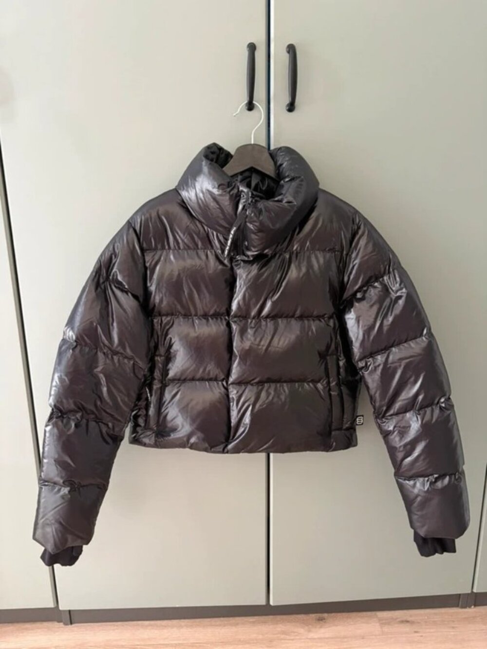 Aritzia Puff Women’s High Gloss Puffer Jacket Black S